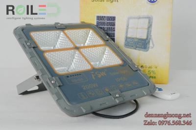 Đèn Pha Năng Lượng FSW P200W giá rẻ tấm pin rời
