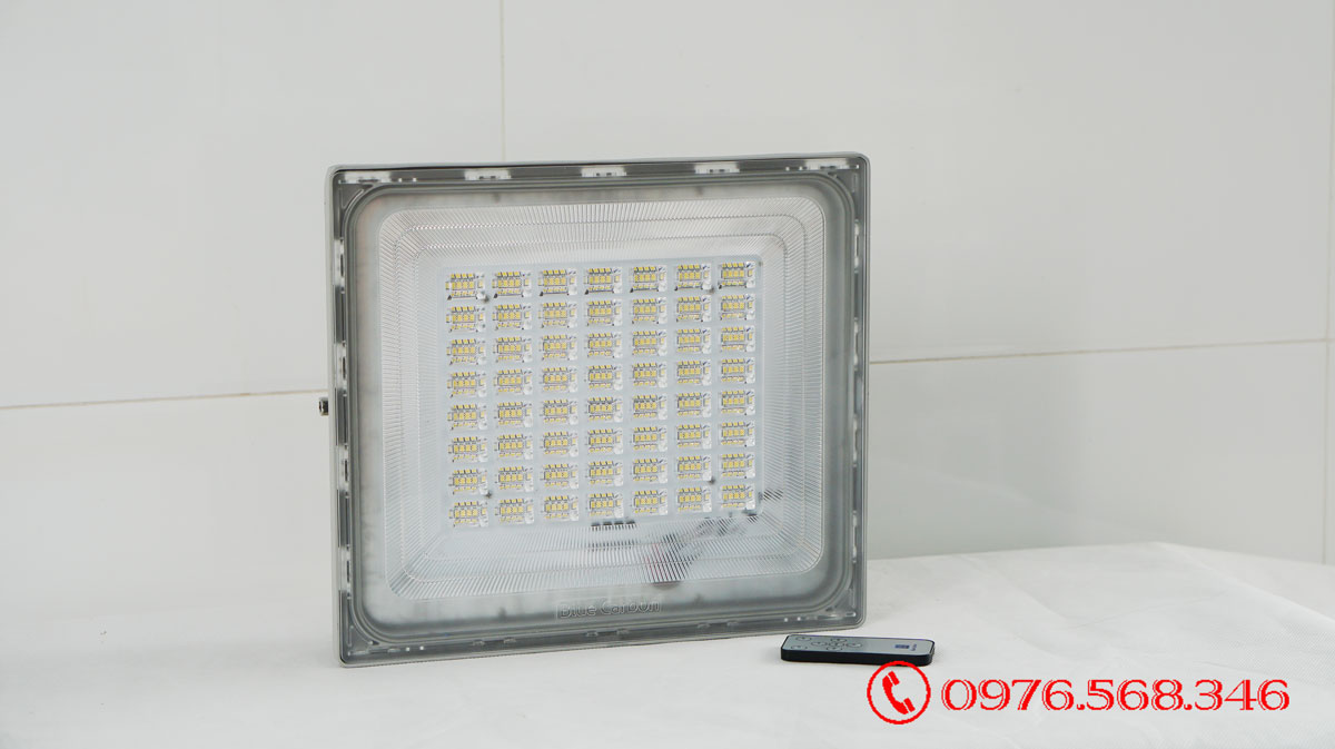Đèn pha năng lượng mặt trời Roiled RL-P500W