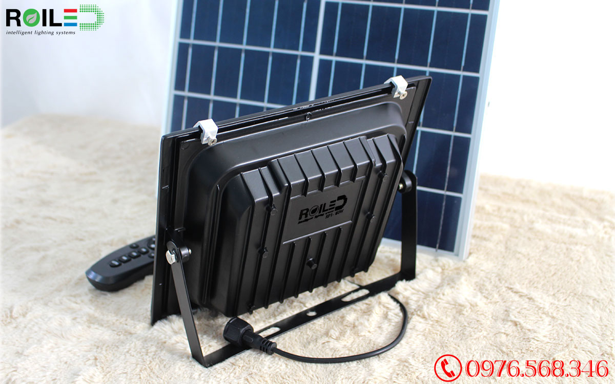 Đèn pha năng lượng mặt trời 60W giá rẻ Roiled - RP1-60W