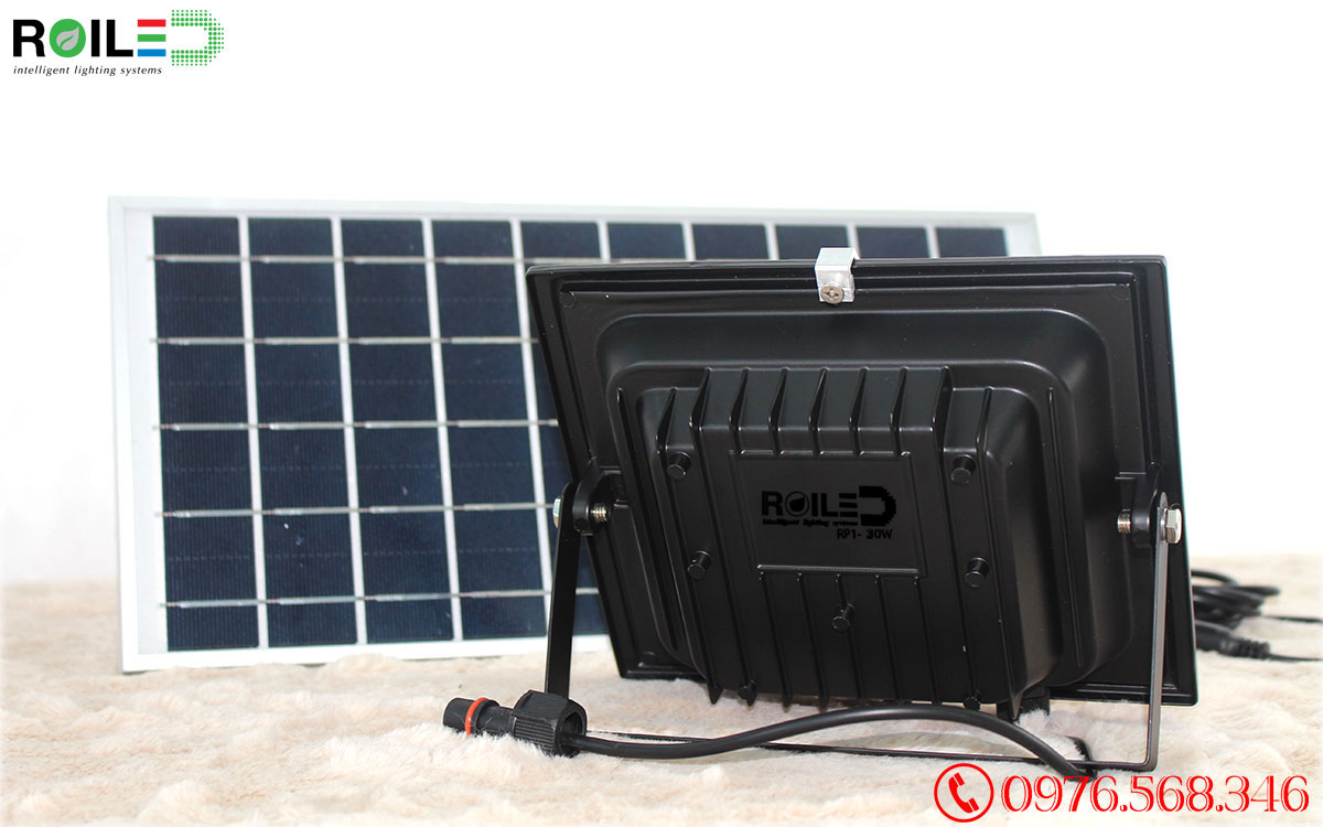 Đèn pha năng lượng mặt trời 30W giá rẻ Roiled - RP1-30W