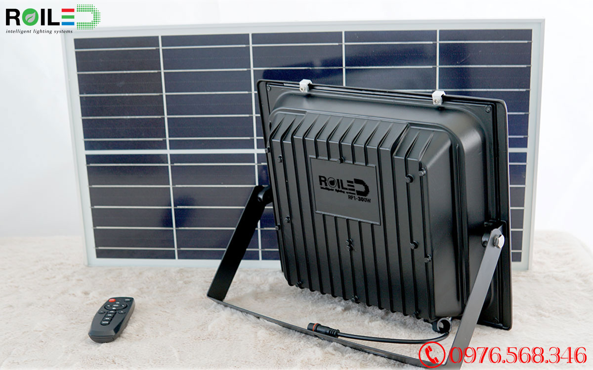 Đèn pha năng lượng mặt trời giá rẻ 300W Roiled - RP1-300W