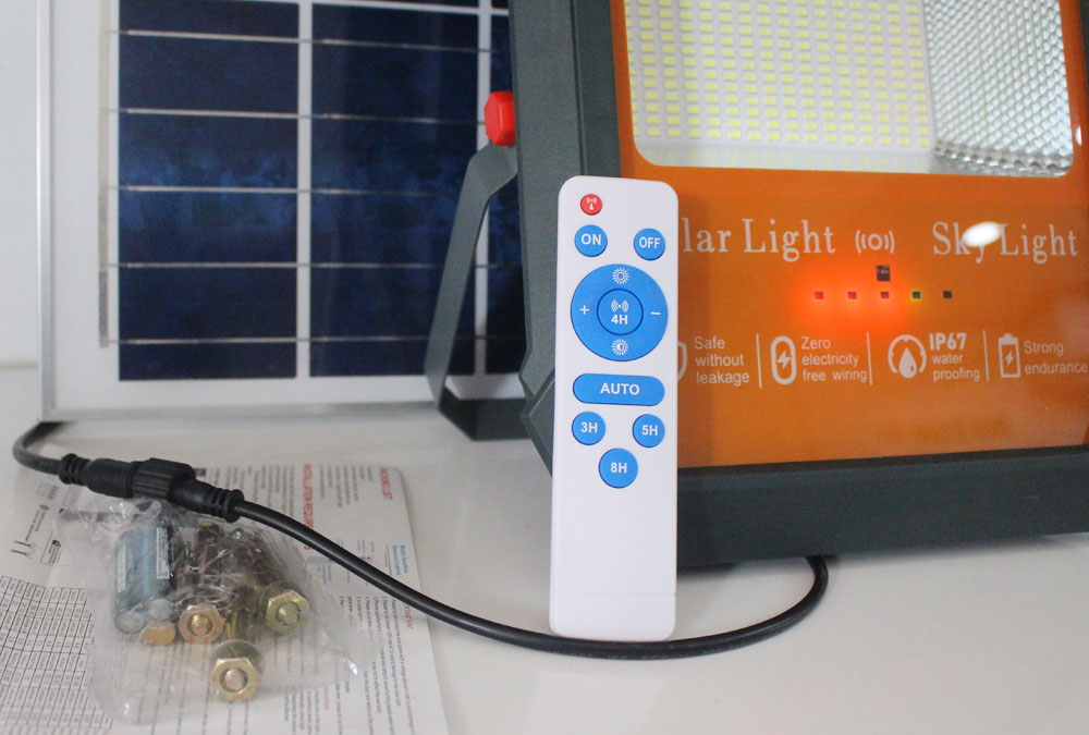 Đèn Pha Năng Lượng Mặt Trời 300w Vỏ Nhựa Xenon XN-CS300 Giá Rẻ Đèn Pha Năng Lượng Mặt Trời 300w Vỏ Nhựa Xenon XN-CS300 Giá Rẻ