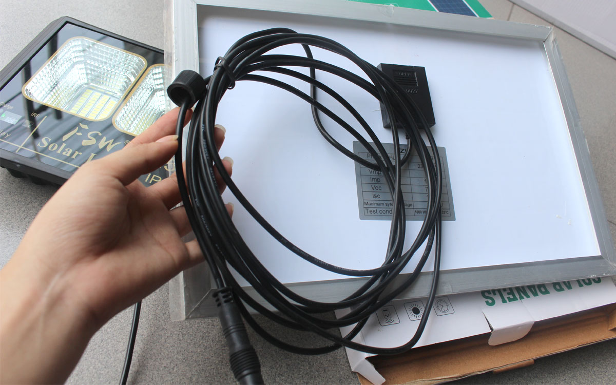 Hướng dẫn lắp đặt đèn pha năng lượng mặt trời FSW 25w