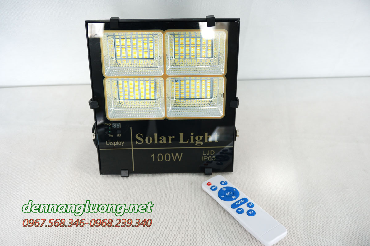 Đèn pha led năng lượng mặt trời 3 màu
