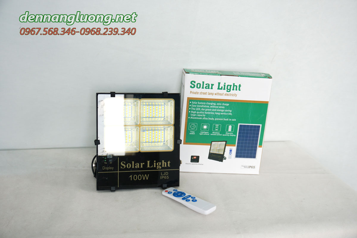 Đèn pha led năng lượng mặt trời 3 màu