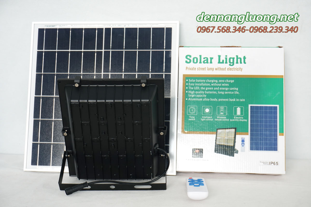 Đèn pha led năng lượng mặt trời 3 màu