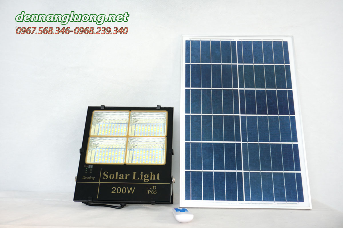 Đèn pha led năng lượng mặt trời 3 màu
