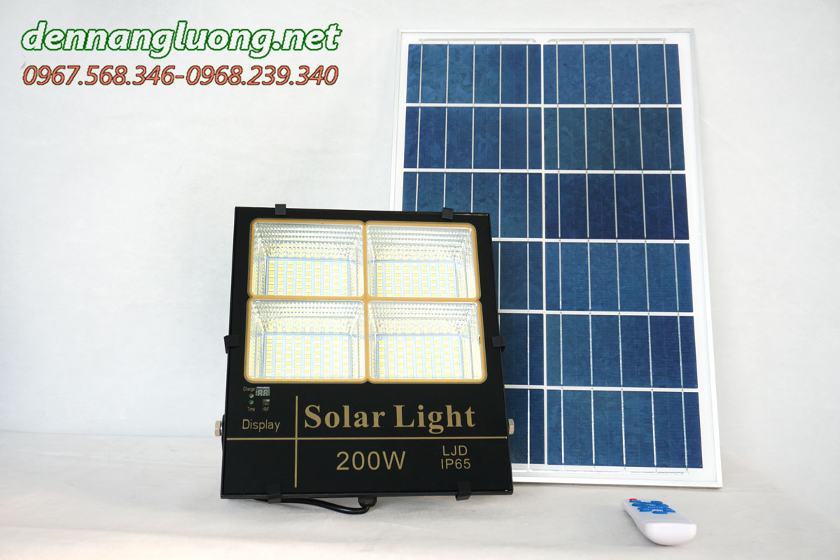 Đèn pha led năng lượng mặt trời 3 màu