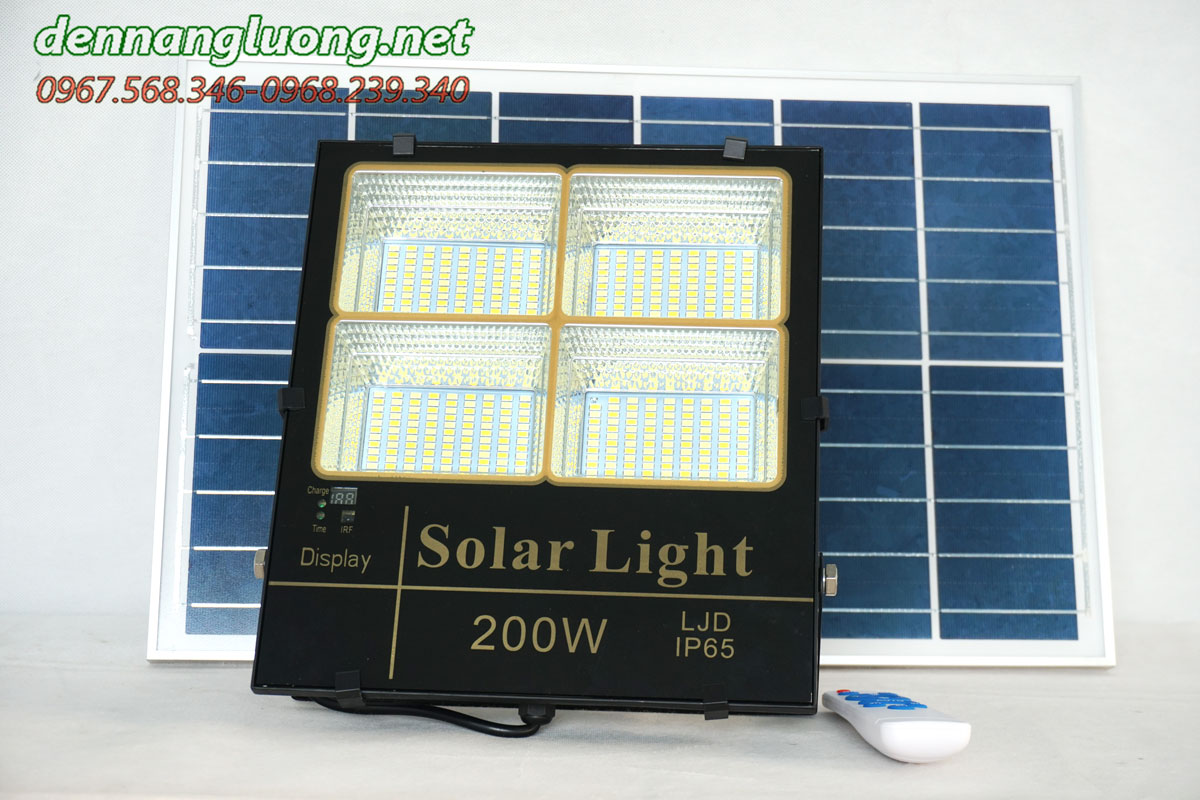Đèn pha led năng lượng mặt trời 3 màu