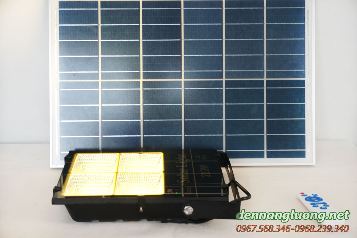 Đèn pha led năng lượng mặt trời 3 màu