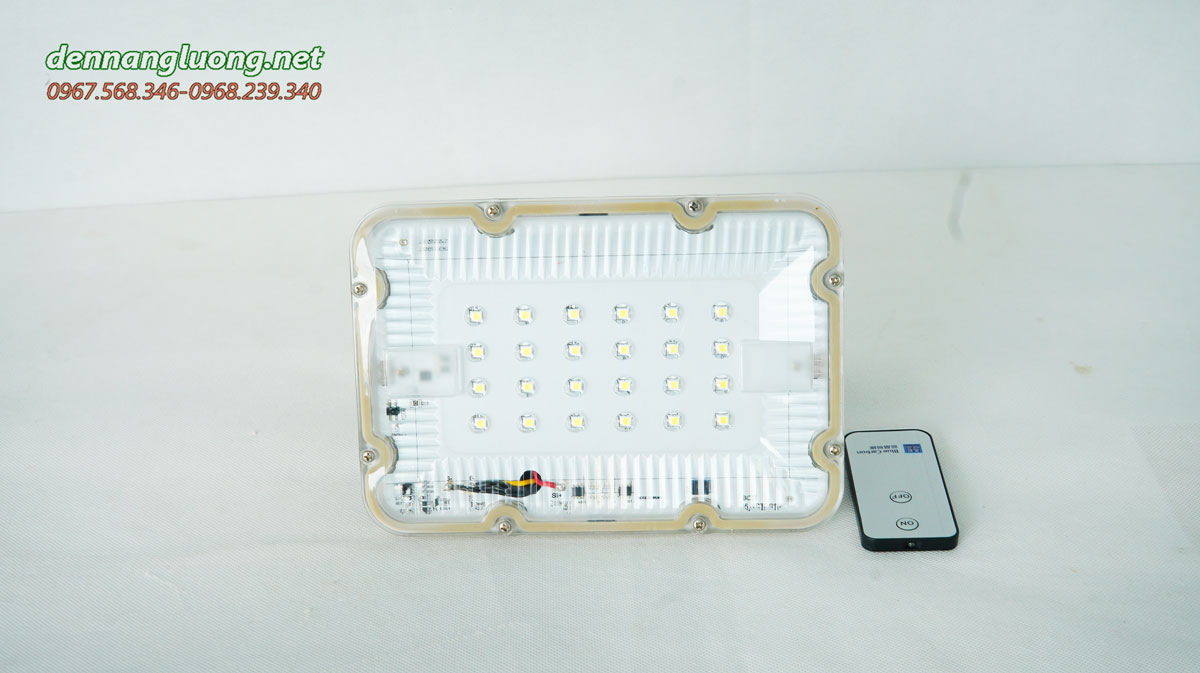 Đèn pha led năng lượng mặt trời Bluecarbon