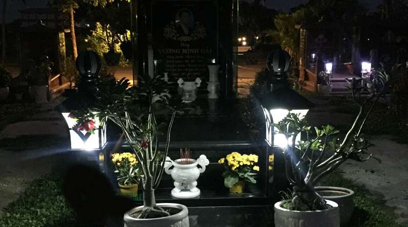 Đèn bắt nghĩa trang Đèn bắt nghĩa trang