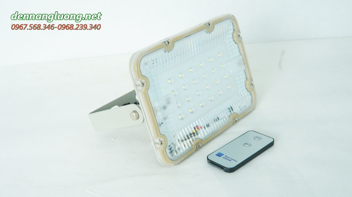 Đèn pha led năng lượng mặt trời Bluecarbon